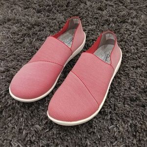Clarks Cloud Steppers Cushioned Flats Red White